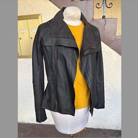VEDA "Stevie" Matte Black Leather High/Low Jacket EUC/sz S - Picture 1 of 13